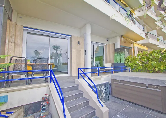 Luxury Garden Jacuzzi Promenade